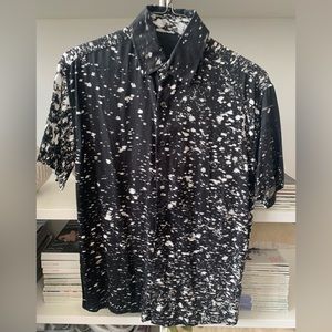 Limitato short sleep button down black white speckled viscose shirt. Size M